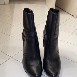 BOUTIQUE “BT GLADLY” Black Genuine Leather High Heel Ankle Booties.